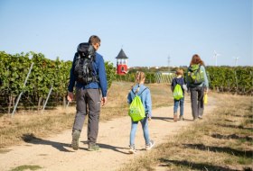 Familienwandern auf der Hiwweltour Neuborn Familienwandern auf der Hiwweltour Neuborn