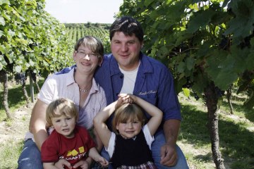 Weingut Hans Hermann Buscher_Familie, © Weingut Hans Hermann Buscher Weingut Hans Hermann Buscher_Familie, © Weingut Hans Hermann Buscher