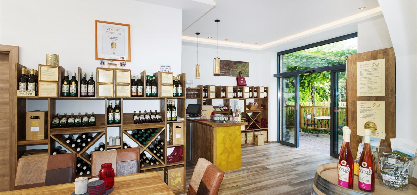 Vinothek Weingut Strub 1, © Carsten Costard Vinothek Weingut Strub 1, © Carsten Costard