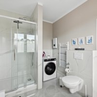 Badezimmer mit Waschmaschine Badezimmer mit Waschmaschine