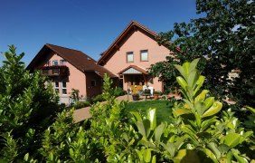 Außenansicht Weingut Wetzler Außenansicht Weingut Wetzler