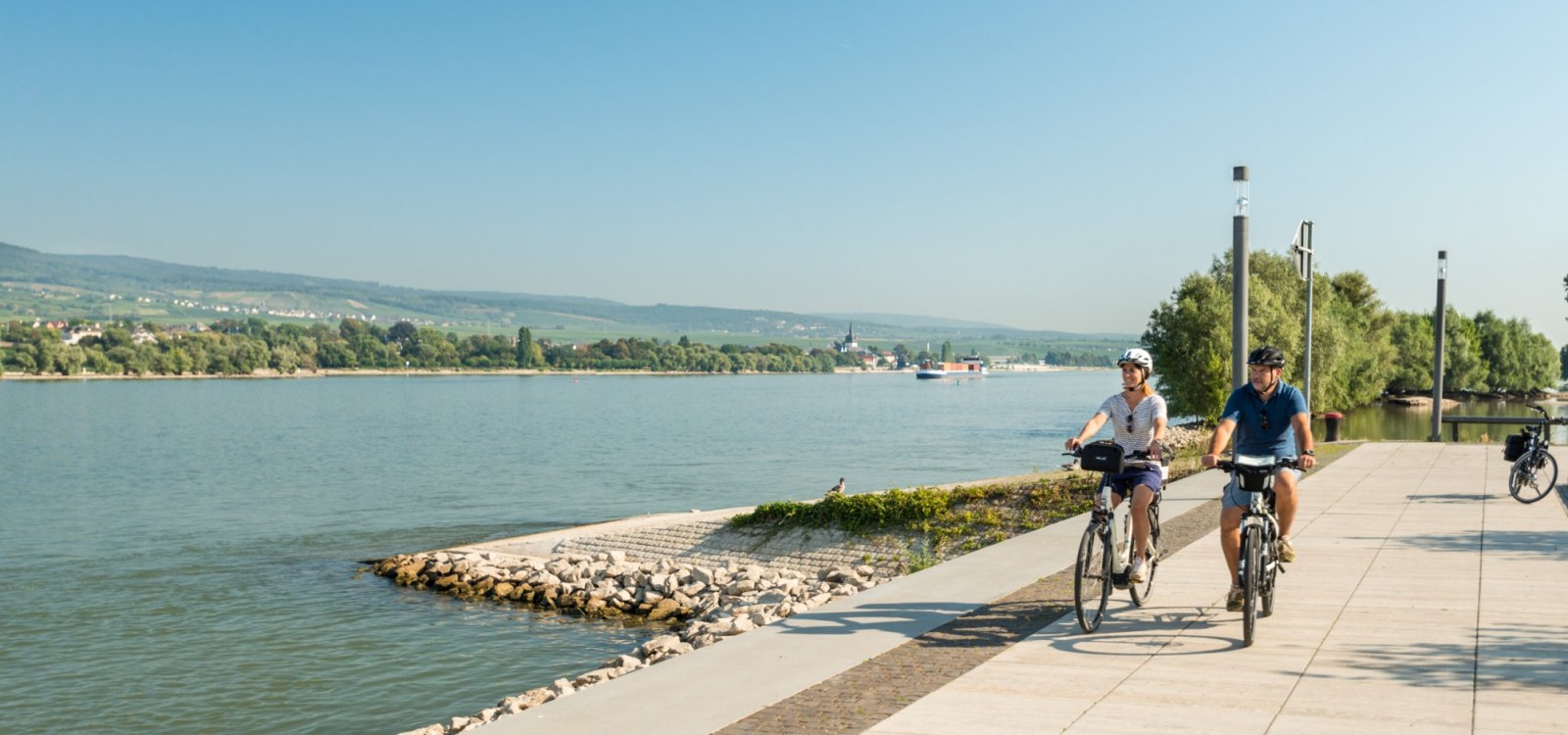 Radfahren am Rhein, © Dominik Ketz Radfahren am Rhein, © Dominik Ketz