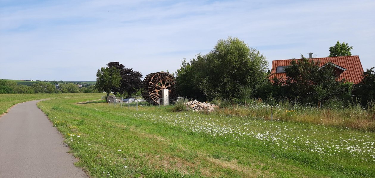Historisches Mühlrad am Leichten Weg Grolsheim, © Tourist Info Sprendlingen-Gensingen Historisches Mühlrad am Leichten Weg Grolsheim, © Tourist Info Sprendlingen-Gensingen