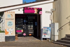 Eisautomat am Schiefsten Turm © Erwin Gottschlich Eisautomat am Schiefsten Turm © Erwin Gottschlich