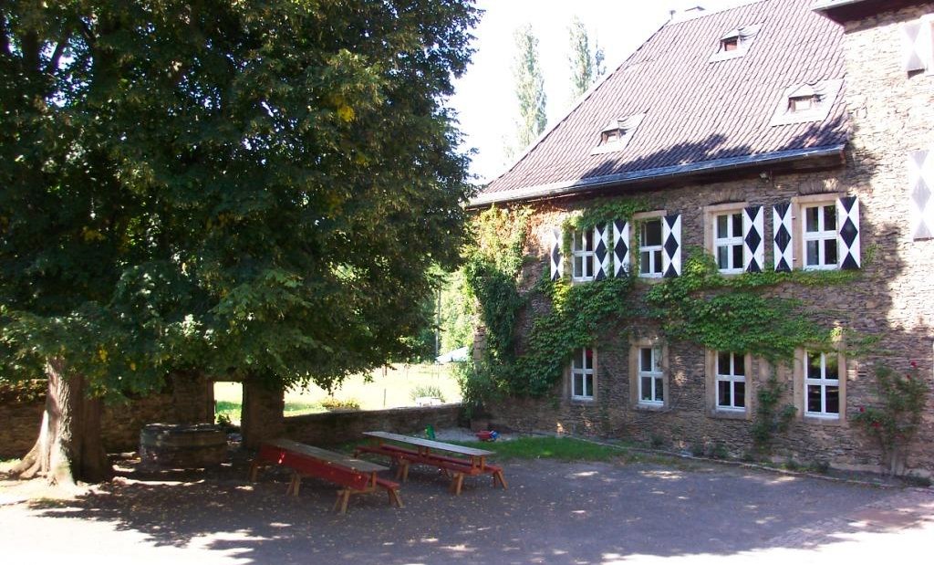 Prinz zu Salm-Dalberg'sches_Schlosshof Sommer, © Prinz zu Salm-Dalberg'sches Prinz zu Salm-Dalberg'sches_Schlosshof Sommer, © Prinz zu Salm-Dalberg'sches