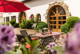 Weingut Holthof_Schild © Rheinhessen-Touristik Weingut Holthof_Schild © Rheinhessen-Touristik