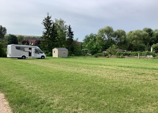 Wohnmobil Stellplatz am Schildberg Weingut Weis Wohnmobil Stellplatz am Schildberg Weingut Weis