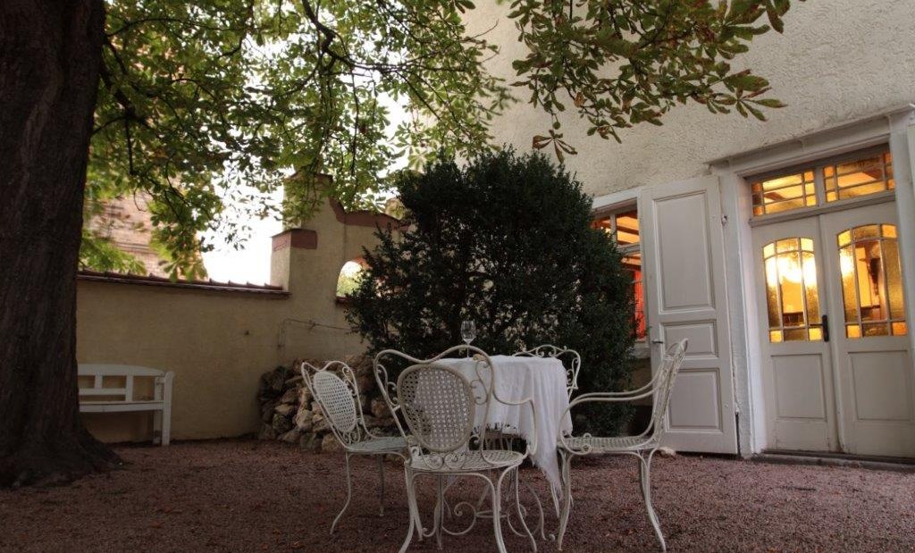 front yard-and-light-of-herrenzimmer_4, © Weingut Bernhard-Räder front yard-and-light-of-herrenzimmer_4, © Weingut Bernhard-Räder