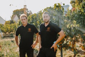 Claus und Thomas Christmann © Weingut Christmann und Maike Alleborn Claus und Thomas Christmann © Weingut Christmann und Maike Alleborn