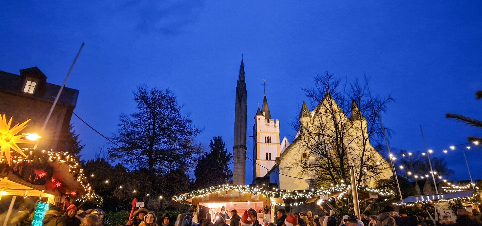 Weihnachtsmarkt an der Burgkirche in Ingelheim Geselliges Beisammensein, © Katja Zentel Weihnachtsmarkt an der Burgkirche in Ingelheim Geselliges Beisammensein, © Katja Zentel