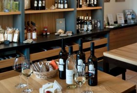 Vinothek Weingut Hemmes © Ulrich Knapp Vinothek Weingut Hemmes © Ulrich Knapp