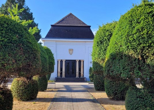 Aussegnungshalle Friedhof Nieder-Ingelheim © Stadt Ingelheim/uz Aussegnungshalle Friedhof Nieder-Ingelheim © Stadt Ingelheim/uz