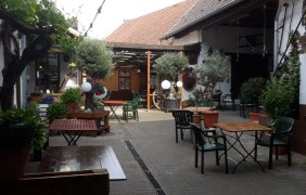 Weinhaus Schlich © Weinhaus Schlich Weinhaus Schlich © Weinhaus Schlich
