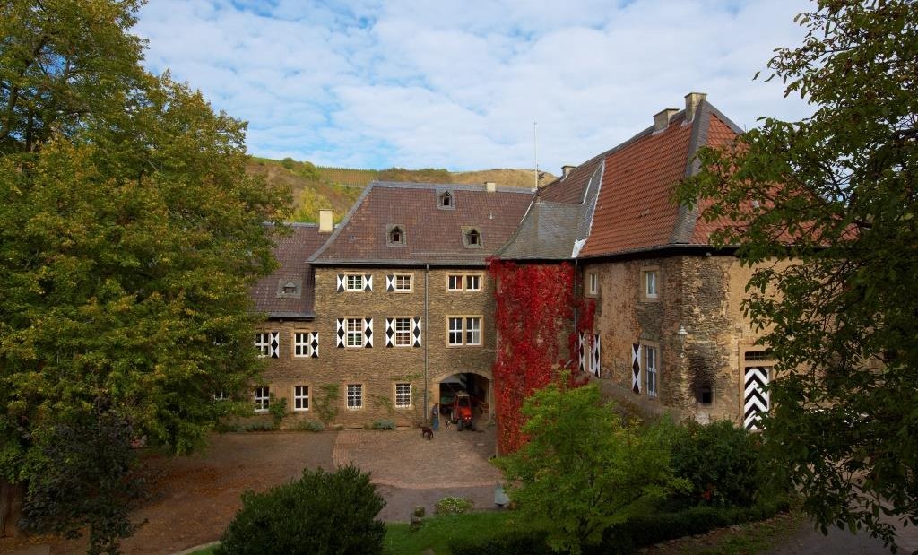 Prinz zu Salm-Dalberg'sches_Innenhof Schloss Wallhausen Klein, © Prinz zu Salm-Dalberg'sches Prinz zu Salm-Dalberg'sches_Innenhof Schloss Wallhausen Klein, © Prinz zu Salm-Dalberg'sches