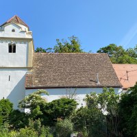 Blick auf die Heidenturmkirche Alsheim