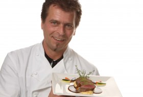 LaGallerie_Küchenchef Christoph Rubel with court LaGallerie_Küchenchef Christoph Rubel with court