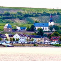 markt-quartier-nierstein-ortspanorama-rhein-weinbe markt-quartier-nierstein-ortspanorama-rhein-weinbe