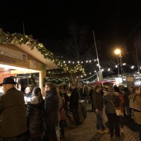 Stand beim Weihnachtsmarkt an der Burgkirche © Weitzel Stand beim Weihnachtsmarkt an der Burgkirche © Weitzel