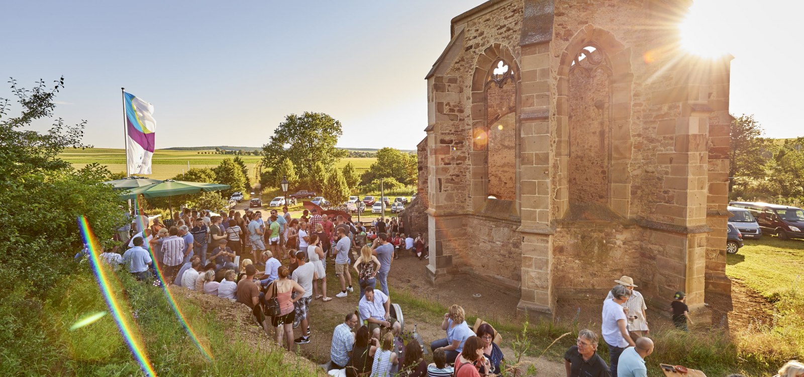 Weinfest an der Beller Kirche in Eckelsheim, © Dieth & Schröder Weinfest an der Beller Kirche in Eckelsheim, © Dieth & Schröder