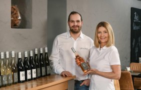 Weingut Gehring Diana Gehring mit Marvin Walter Weingut Gehring Diana Gehring mit Marvin Walter