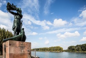 Hagendenkmal am Rhein © Tourist Information Worms Hagendenkmal am Rhein © Tourist Information Worms