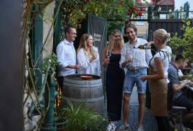 Harxheimer Weinstube Innenhof © Rheinhessenwein e.V. Harxheimer Weinstube Innenhof © Rheinhessenwein e.V.