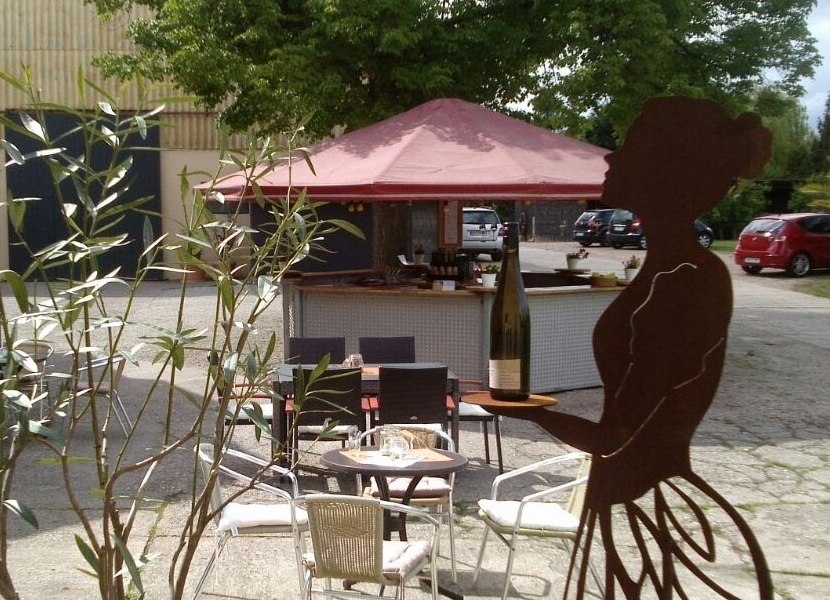 5_weinschirm-hofausschank_3, © Weingut Philipp Schnabel 5_weinschirm-hofausschank_3, © Weingut Philipp Schnabel