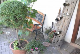 yard-2, © Weingut Heise am Kranzberg yard-2, © Weingut Heise am Kranzberg