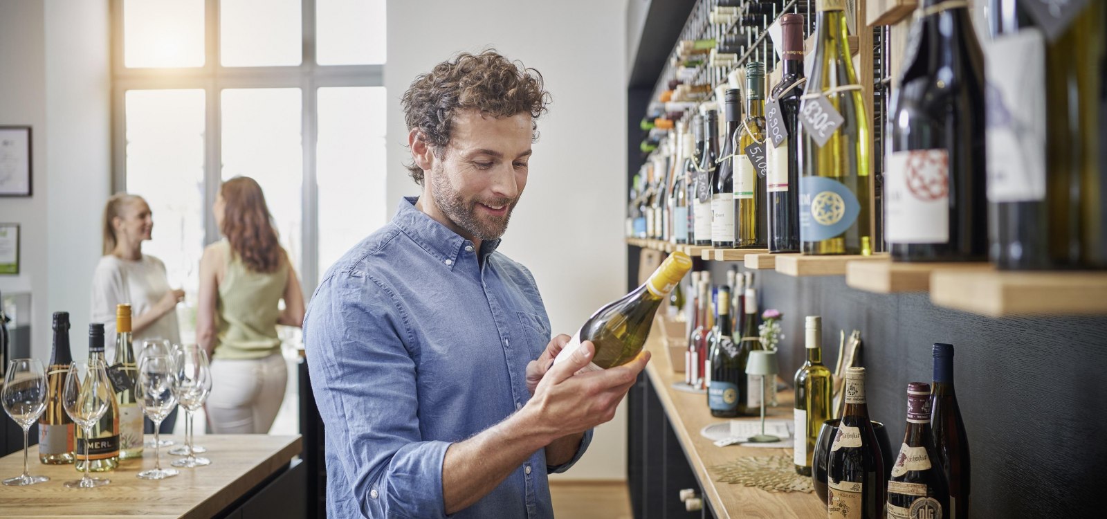 Wine shopping in the Ingelheim wine shop Wine shopping in the Ingelheim wine shop