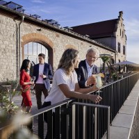 Netzwerken auf der Sonnenterrasse © Roger Richter/IKuM GmbH Netzwerken auf der Sonnenterrasse © Roger Richter/IKuM GmbH