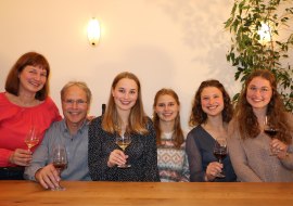 Online-Weinprobe Burghof Oswald, © Burghof Oswald Online-Weinprobe Burghof Oswald, © Burghof Oswald