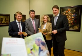 Bildunterschrift: v.l.n.r. Christian Halbig (GF Rheinhessen-touristik GmbH), Kreisbeigeordneter Burkhard Müller (Vorsitzender Rheinhessen-Touristik GmbH), Karina Krauß (Bereichsleiterin Tourismus mainzplus CITYMARKETING, Christopher Sitte, Aufsichtsratsvorsitzender mainzplus CITYMARKETING und Wirtschaftsdezernent der Stadt Mainz). Bildunterschrift: v.l.n.r. Christian Halbig (GF Rheinhessen-touristik GmbH), Kreisbeigeordneter Burkhard Müller (Vorsitzender Rheinhessen-Touristik GmbH), Karina Krauß (Bereichsleiterin Tourismus mainzplus CITYMARKETING, Christopher Sitte, Aufsichtsratsvorsitzender mainzplus CITYMARKETING und Wirtschaftsdezernent der Stadt Mainz).