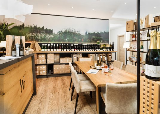 Vinothek Weinzuhause 1 © Carsten Costard Vinothek Weinzuhause 1 © Carsten Costard