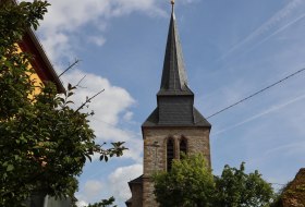 Kirchturm der Ev. Kirche in Friesenheim © Tourismus Service Center der Verbandsgemeinde Rhein-Selz Kirchturm der Ev. Kirche in Friesenheim © Tourismus Service Center der Verbandsgemeinde Rhein-Selz