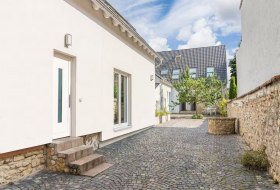 Eingangsbereich Brunnenhaus und Hof Eingangsbereich Brunnenhaus und Hof