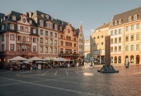 Cafés auf dem Marktplatz © mainzplus GmbH Cafés auf dem Marktplatz © mainzplus GmbH