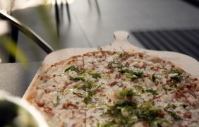 Weinbar by Bretz Flammkuchen © Weingut Bretz Weinbar by Bretz Flammkuchen © Weingut Bretz