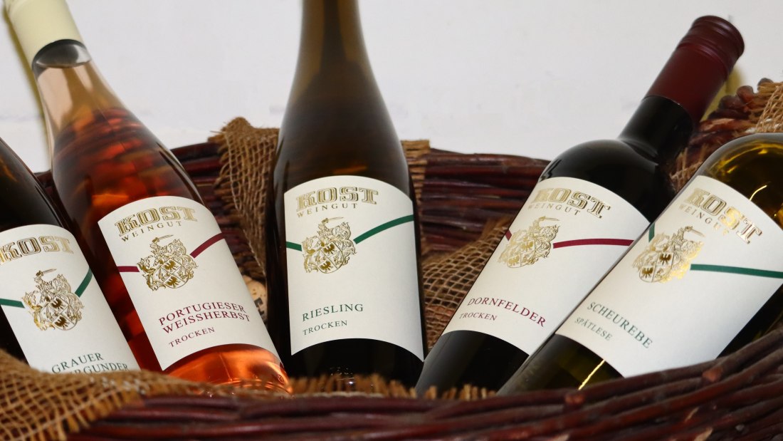 Flaschen, © Weingut Kost Flaschen, © Weingut Kost