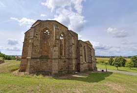 Ruine der "Beller Kirche" von Norden © http://achimmeurer.com Ruine der "Beller Kirche" von Norden © http://achimmeurer.com