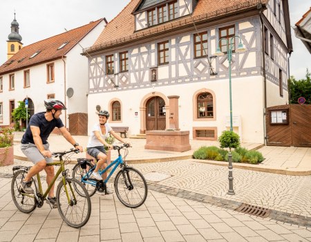 Am Carl-Zuckmayer Platz von Nackenheim, © Dominik Ketz Am Carl-Zuckmayer Platz von Nackenheim, © Dominik Ketz