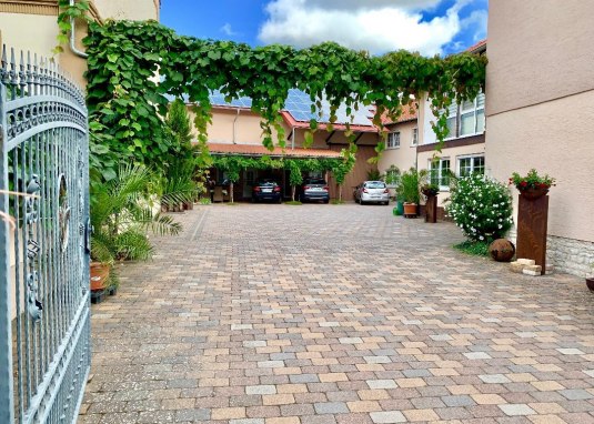 Hof © Schroeder Hof © Schroeder