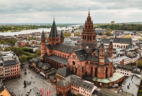 Mainzer Dom aus der Vogelperspektive © CC BY 4.0 MOCANOX GbR Mainzer Dom aus der Vogelperspektive © CC BY 4.0 MOCANOX GbR