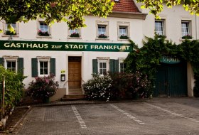 Weingut Schumann © Weingut Schumann Weingut Schumann © Weingut Schumann