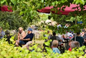 Straußwirtschaft-Garten © Rainer Oppenheimer Straußwirtschaft-Garten © Rainer Oppenheimer