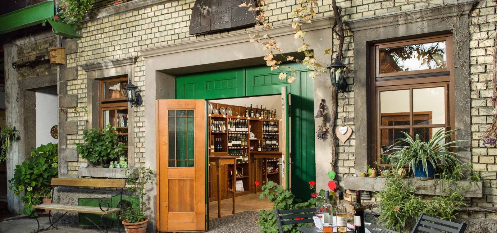 Weingut Burghof Oswald_Außen, © Weingut Burghof Oswald Weingut Burghof Oswald_Außen, © Weingut Burghof Oswald