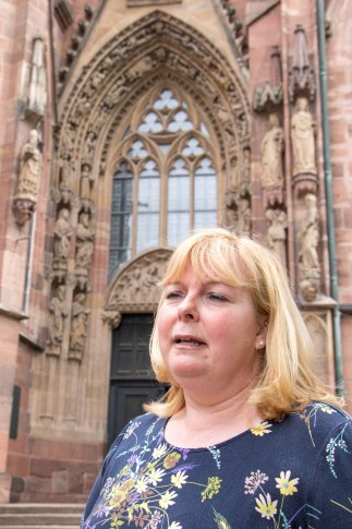 Gästeführerin Sandra Wilhelm führt auf Luthers Spuren durch Worms Gästeführerin Sandra Wilhelm führt auf Luthers Spuren durch Worms