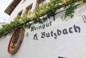 Weingut & Gästezimmer Uwe Butzbach © Weingut & Gästezimmer Uwe Butzbach Weingut & Gästezimmer Uwe Butzbach © Weingut & Gästezimmer Uwe Butzbach