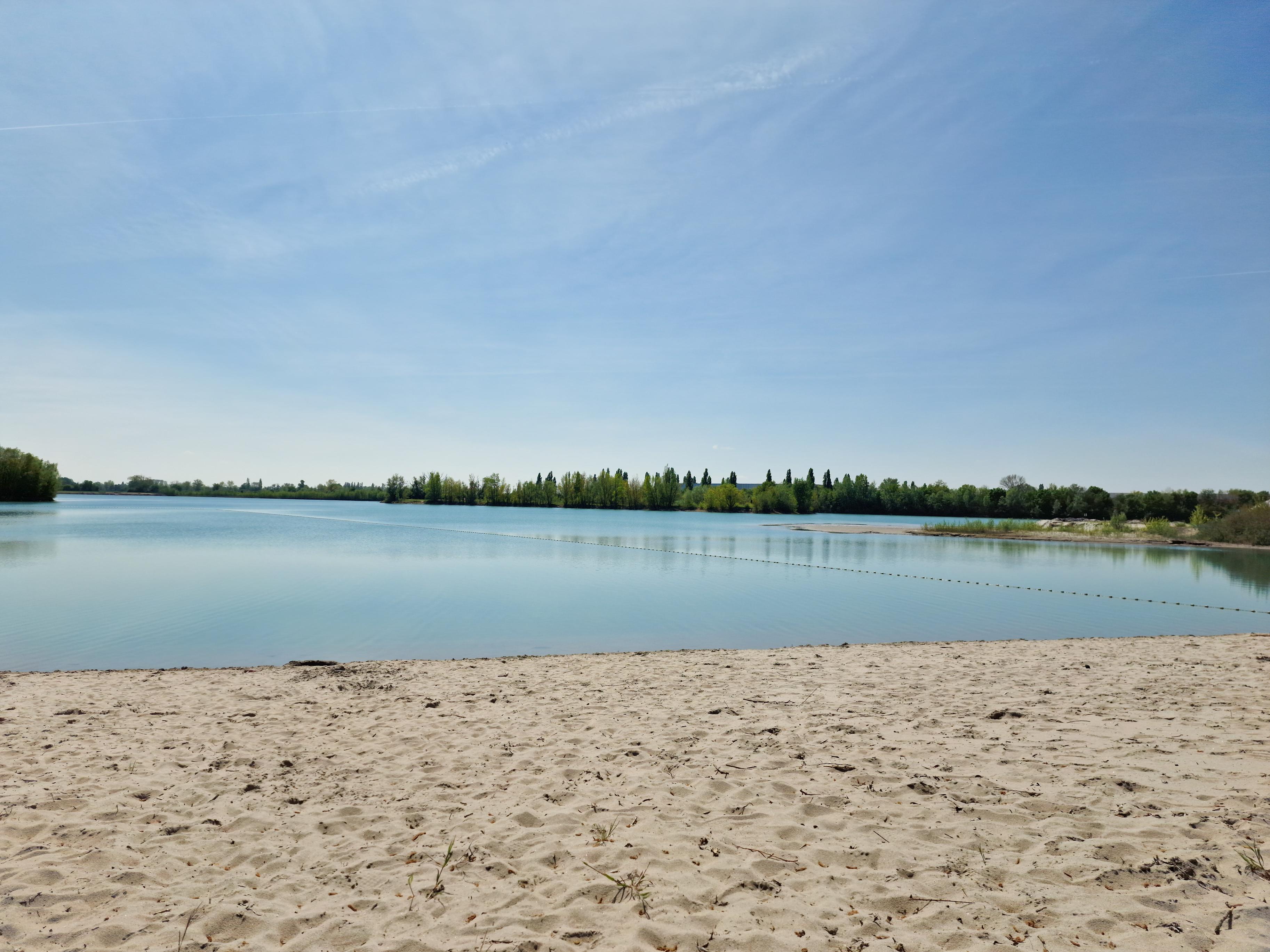 Zandstrand aan de Pfarrwiesensee bij Gimbsheim