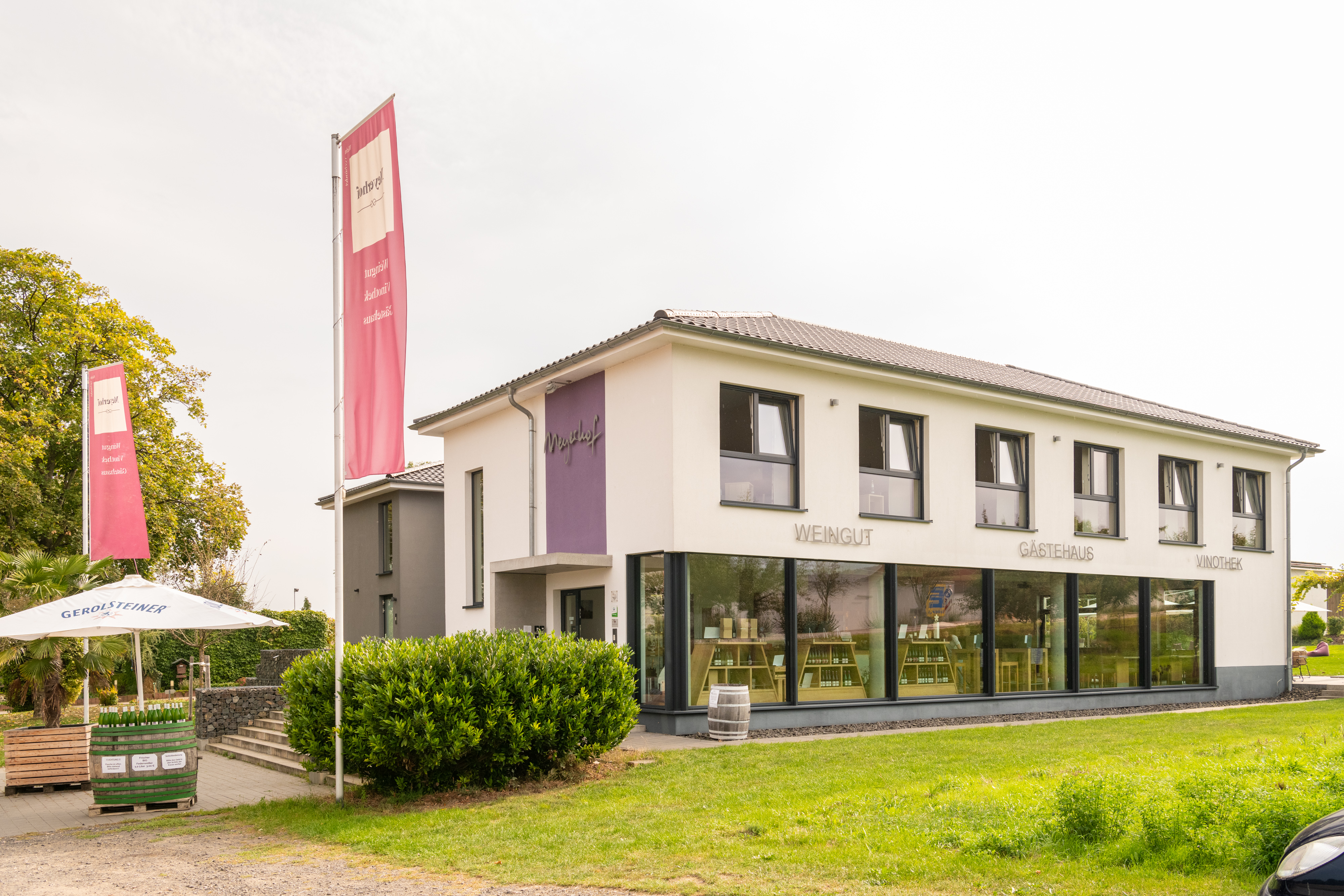 Menschen bei einem Weinfest in Rheinhessen