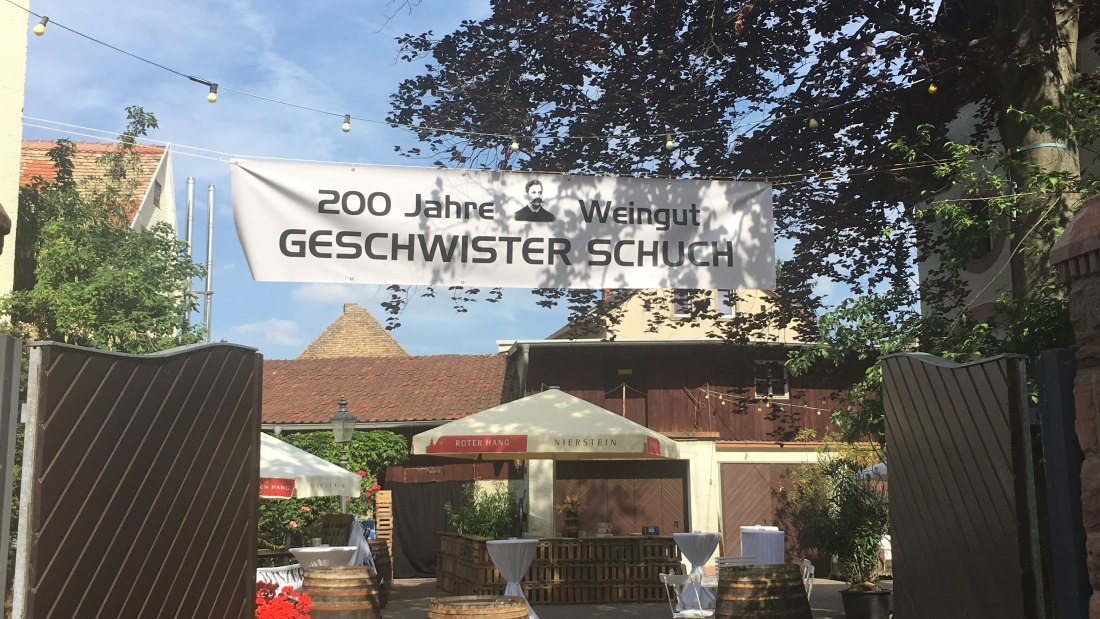 Weingut Geschwister Schuch_Hof l&auml;dt ein, &copy; Weingut Geschwister Schuch